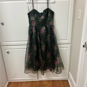 Francesca's Collections Green Floral Midi Dress